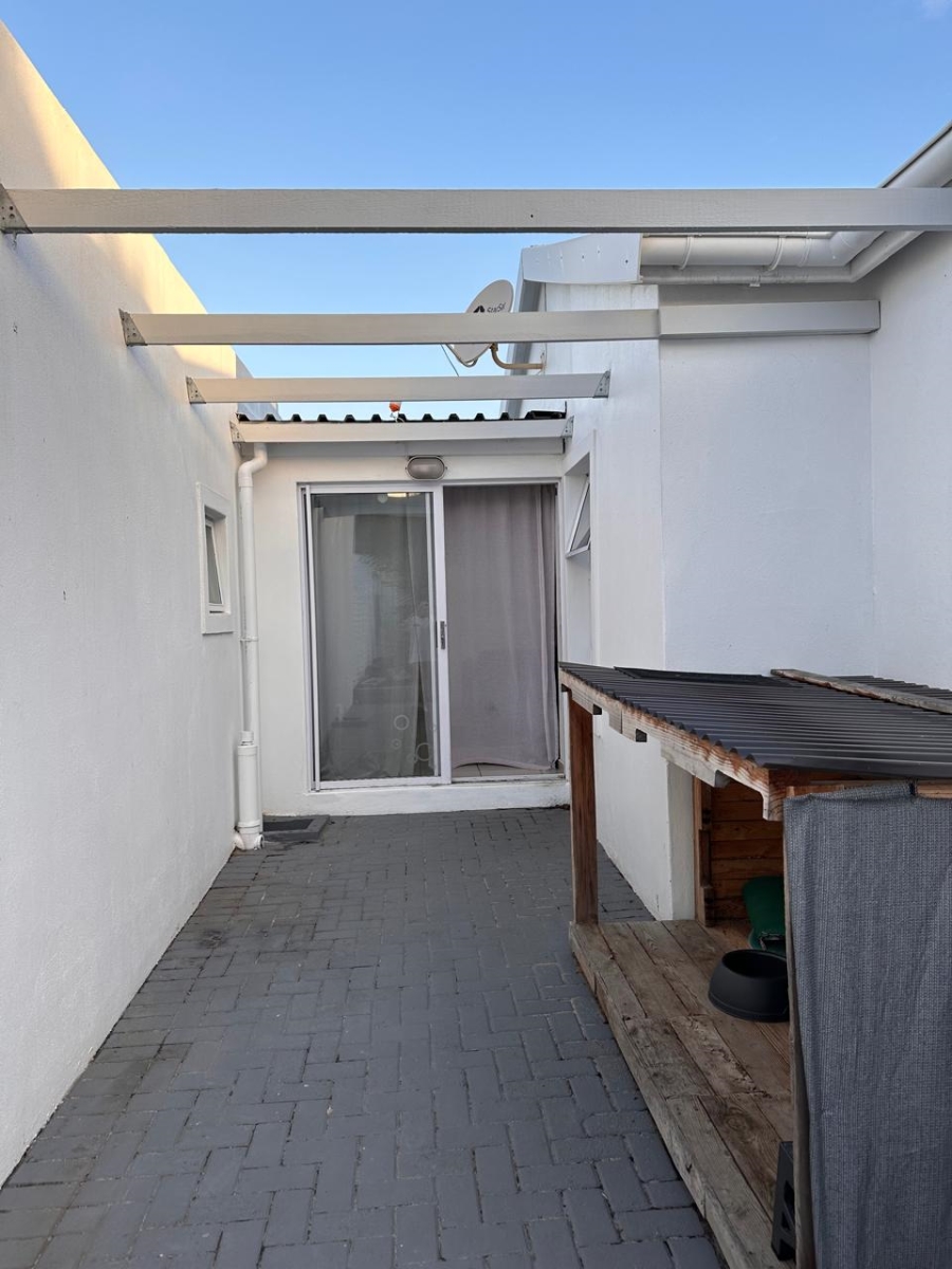 To Let 3 Bedroom Property for Rent in Table View Western Cape